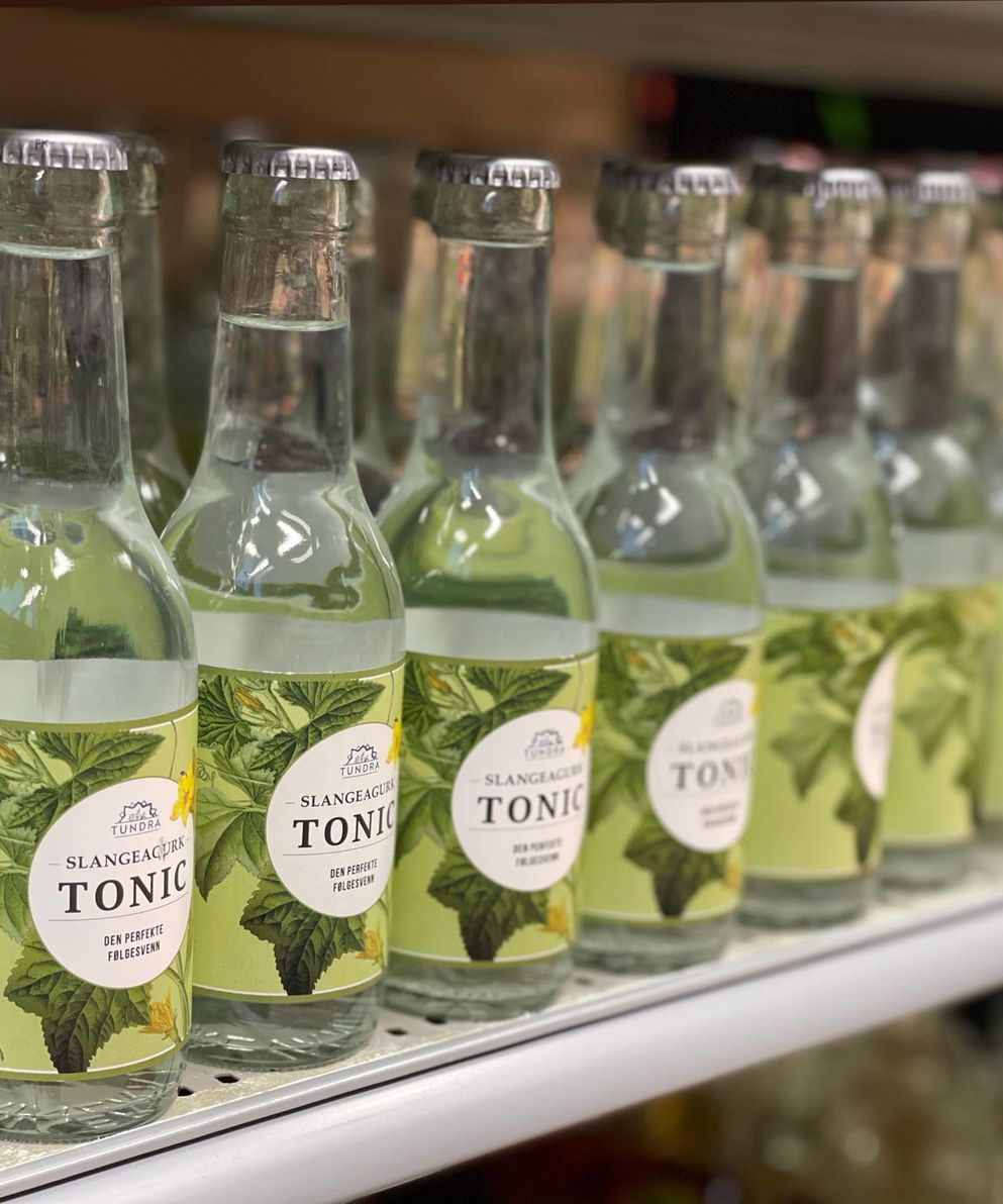 6-Nøisom-Tundra-tonic-agurk-flaskedesign-OKTAV-Reklamebyrå